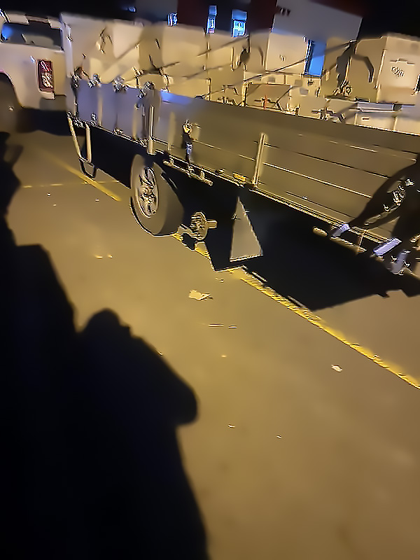 Broken Trailer 600